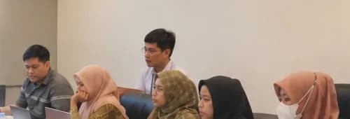 Peserta mengikuti pelatihan di dalam kelas