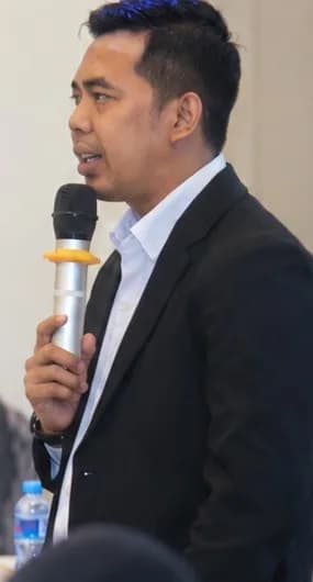 Direktur PT Cendekia Kompetensi Nusantara menyampaikan sambutan